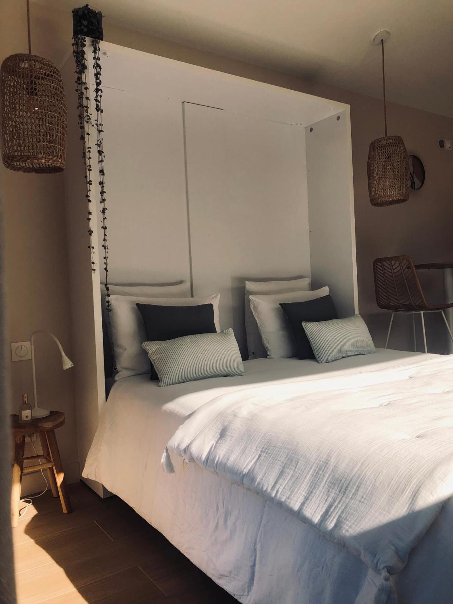 La Parenthese Hotell Auberives-sur-Vareze Exteriör bild