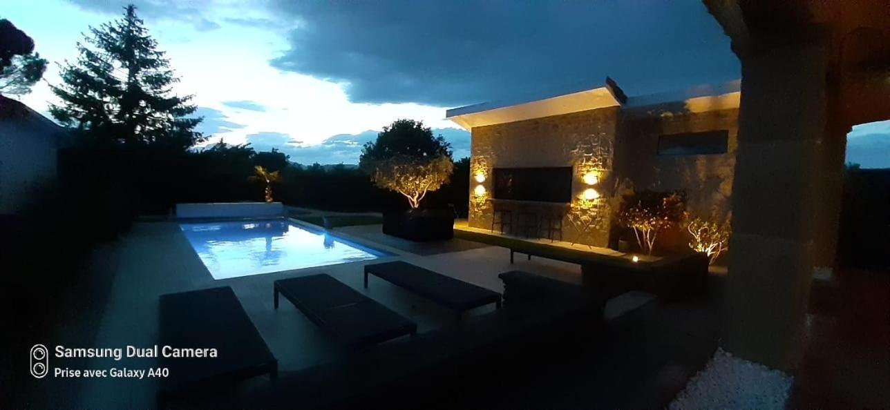 La Parenthese Hotell Auberives-sur-Vareze Exteriör bild