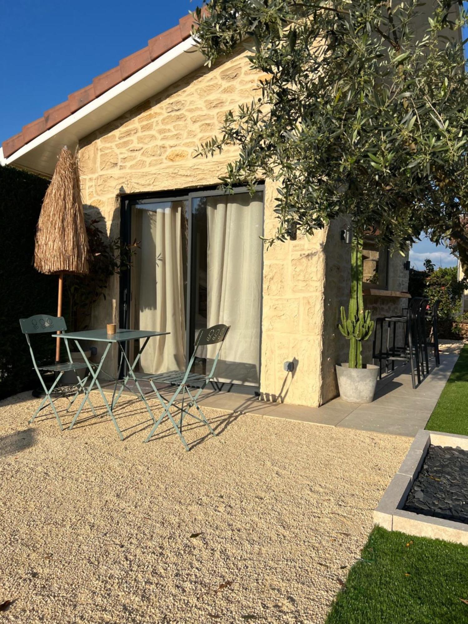 La Parenthese Hotell Auberives-sur-Vareze Exteriör bild