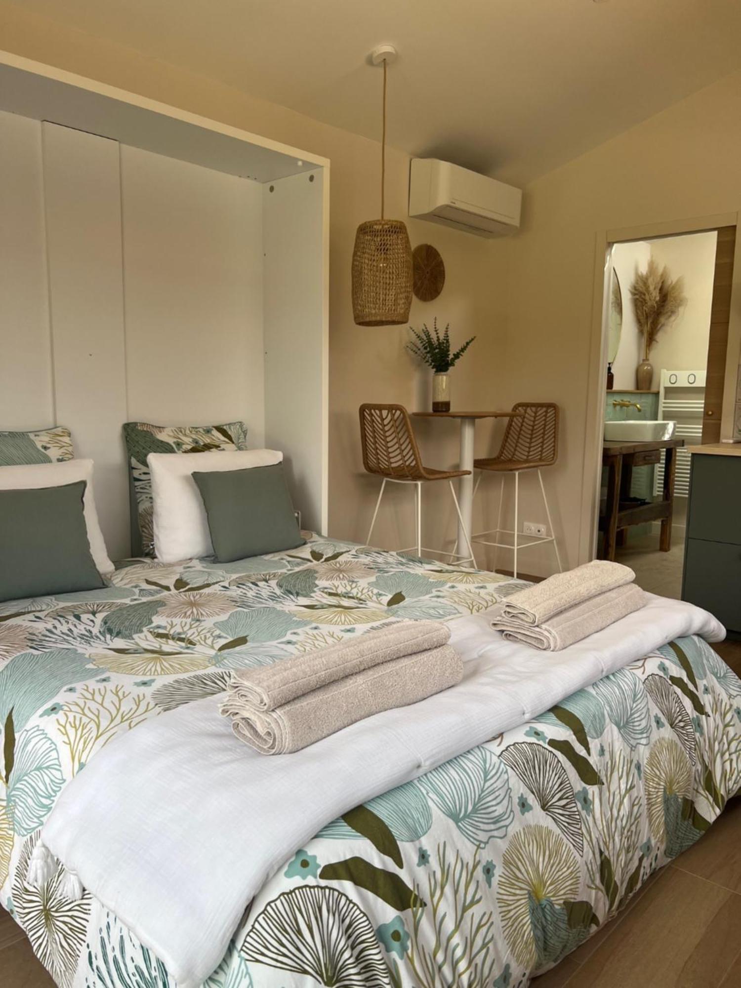 La Parenthese Hotell Auberives-sur-Vareze Exteriör bild